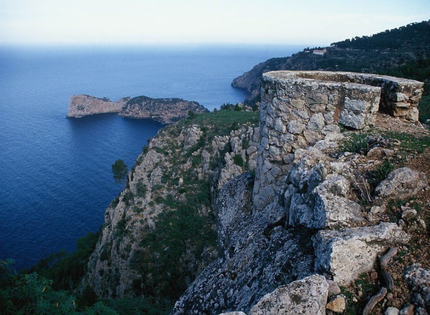Baleares se queda sin agua y ya responsabilizan al turismo de ello: el salvavidas vuelven a ser las desaladoras
